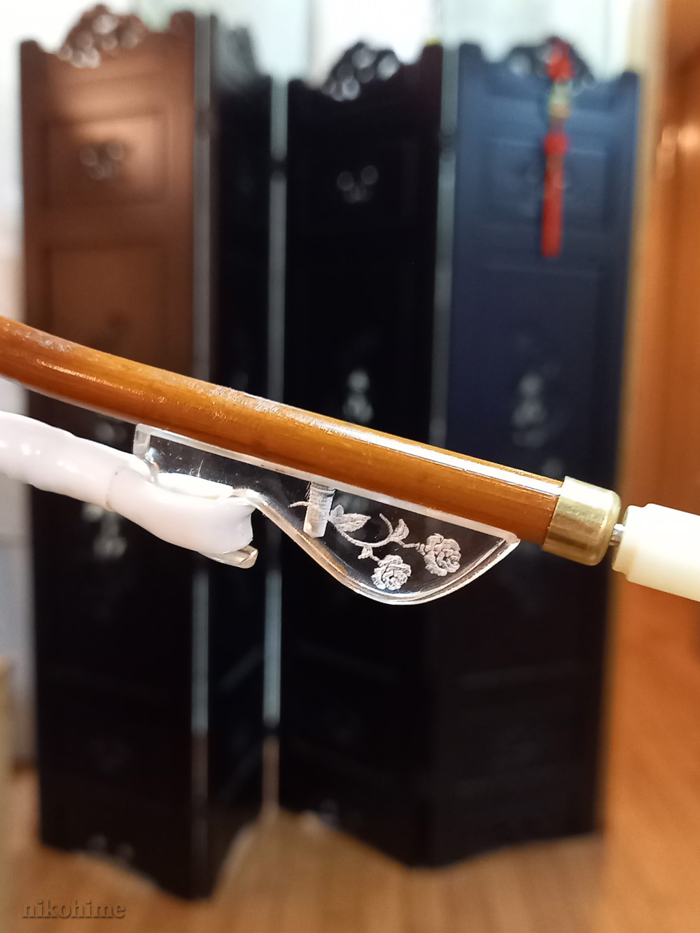 王小迪製　二胡弓（紅竹） 透明弓魚：華彫模様モデル