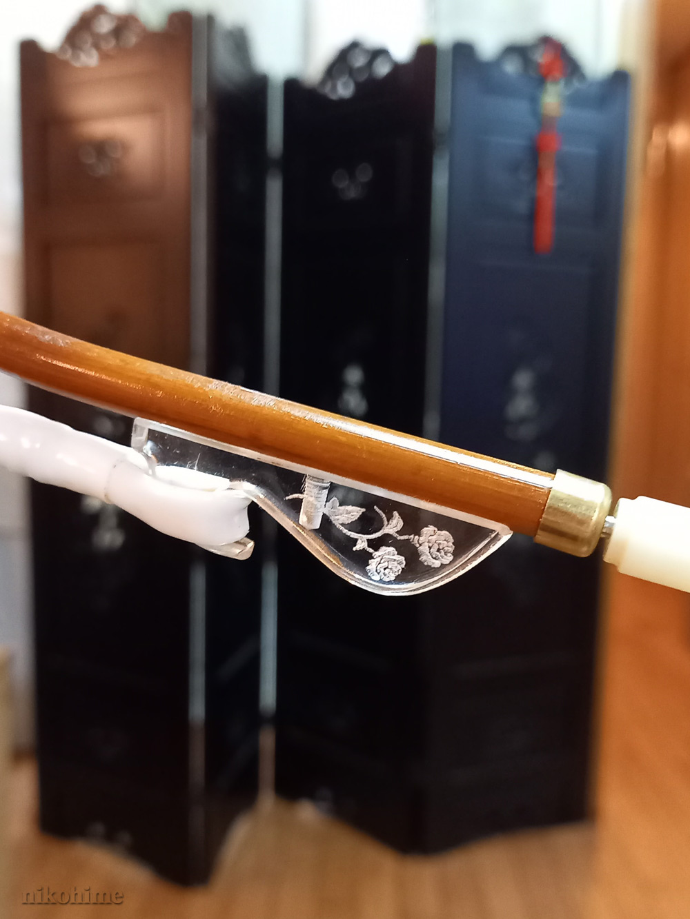 王小迪製 二胡弓(紅竹) 透明弓魚:華彫模様モデル